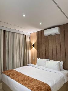 Postel nebo postele na pokoji v ubytování LE Grand Pyramids View & Suites