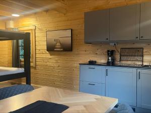 Kuchyň nebo kuchyňský kout v ubytování Ylserod Camping