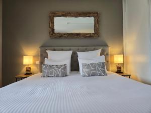 Postel nebo postele na pokoji v ubytování Hôtel Le SAINT-GENIÈS