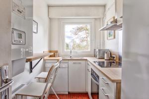 Galeriebild der Unterkunft Seafront flat near Cabourg with free private parking in Varaville