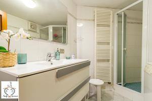 Phòng tắm tại FamilyBO Apartments Villa Jacqueline +82 ảnh