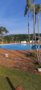 Bazén v ubytování Pousada Hotel Chale Parque Aquatico Lindoia nebo v jeho okolí