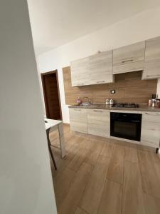 Kuchyň nebo kuchyňský kout v ubytování Sara's apartments