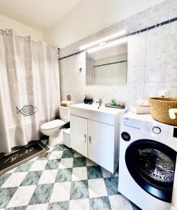 Koupelna v ubytování Plumeria Apartment Sitia + 37 fotografií