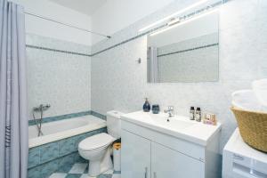 Koupelna v ubytování Plumeria Apartment Sitia