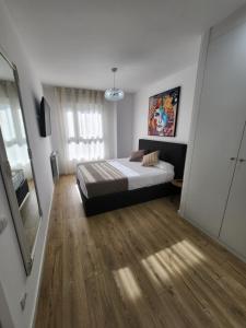 Katil atau katil-katil dalam bilik di Apartamento Playa San Juan 2 +15 gambar