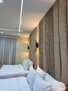 Postel nebo postele na pokoji v ubytování LE Grand Pyramids View & Suites
