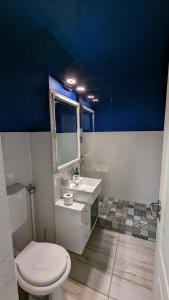 Koupelna v ubytování The View1 + 14 fotografií