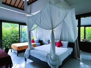 Postel nebo postele na pokoji v ubytování Ambary Ubud - Villas With Workspaces, Ideal For Groups + 37 fotografií