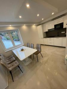 Η κουζίνα ή μικρή κουζίνα στο Apartment N&V 2