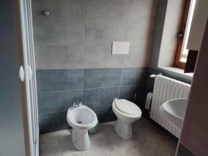 a small bathroom with a toilet and a sink at B&B Da GIOVANNI in Masseria di Rusciano