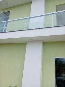 Balkón nebo terasa v ubytování Casa confortável in Arembepe