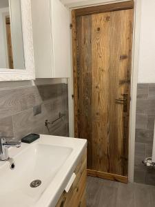 A bathroom at Les Cheminées