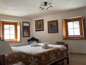 A bed or beds in a room at Les Cheminées