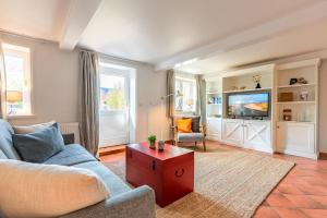 TV a/nebo společenská místnost v ubytování Inselliebe unter Reet