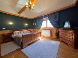 Postel nebo postele na pokoji v ubytování Carpathian Log Home
