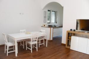 Η κουζίνα ή μικρή κουζίνα στο Villino Lorenzo +14 φωτογραφίες