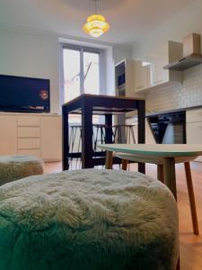 Η κουζίνα ή μικρή κουζίνα στο AzurPrestigeStation5min TV Elegant Relaxing Chill