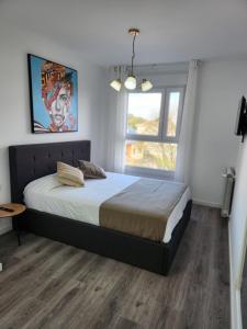 Katil atau katil-katil dalam bilik di Apartamento Playa San Juan 3 +16 gambar