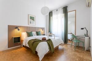 Postel nebo postele na pokoji v ubytování Yesclusive Apartment M4-Navigli Milan-Unipol Forum-Humanitas-Vodafone Village