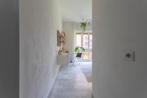 Koupelna v ubytování Yesclusive Apartment M4-Navigli Milan-Unipol Forum-Humanitas-Vodafone Village