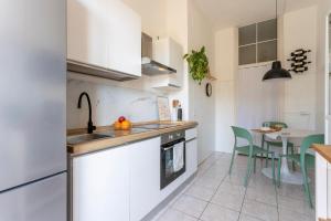 Kuchyň nebo kuchyňský kout v ubytování Yesclusive Apartment M4-Navigli Milan-Unipol Forum-Humanitas-Vodafone Village