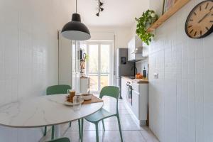 Kuchyň nebo kuchyňský kout v ubytování Yesclusive Apartment M4-Navigli Milan-Unipol Forum-Humanitas-Vodafone Village