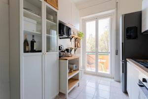 Kuchyň nebo kuchyňský kout v ubytování Yesclusive Apartment M4-Navigli Milan-Unipol Forum-Humanitas-Vodafone Village