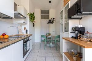 Kuchyň nebo kuchyňský kout v ubytování Yesclusive Apartment M4-Navigli Milan-Unipol Forum-Humanitas-Vodafone Village