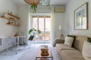 Posezení v ubytování Yesclusive Apartment M4-Navigli Milan-Unipol Forum-Humanitas-Vodafone Village