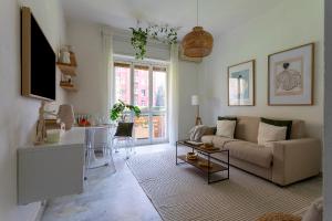 Posezení v ubytování Yesclusive Apartment M4-Navigli Milan-Unipol Forum-Humanitas-Vodafone Village