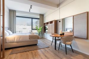 a bedroom with a bed and a table and chairs at UtrechtCityApartments – Huizingalaan in Utrecht