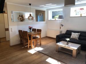 a living room with a couch and a table at Rheingau und Weltkulturerbe Mittelrheintal erleben - Ferienappartement in Winkel in Oestrich-Winkel