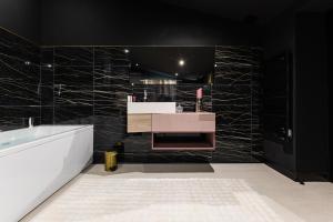Ένα μπάνιο στο SecretRoom - Luxe, Balnéo et évasion -Arnage