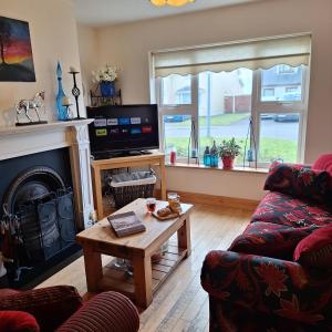 TV a/nebo společenská místnost v ubytování Lovely Twin Bedroom in Listowel Kerry