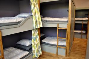 a dorm room with bunk beds in it at Lodge Dinorwig in Llanberis