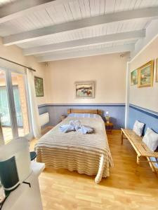 a bedroom with a bed with a bow on it at Villa Verano in Villeneuve-lès-Bouloc