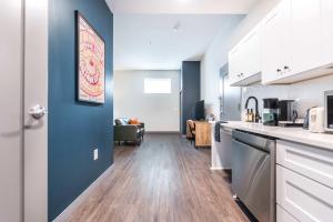 Køkken eller tekøkken på Stay & Explore ADA-Friendly Downtown Getaway