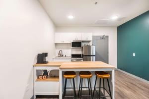 Køkken eller tekøkken på Where Otis & Etta Meet Downtown Macon