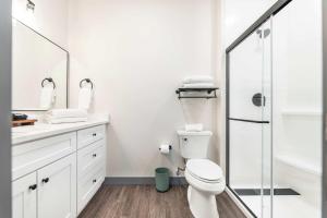 Et badeværelse på Where Otis & Etta Meet Downtown Macon