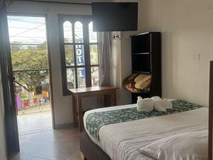 Letto o letti in una camera di Hotel Portal Guatapé