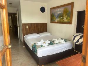 Letto o letti in una camera di Hotel Portal Guatapé