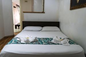 Letto o letti in una camera di Hotel Portal Guatapé