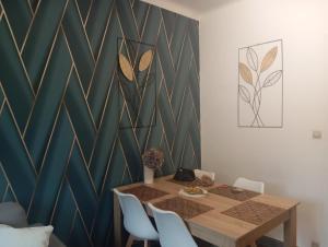 a dining room with a table and chairs at Appartement hyper centre 1 lorient Jardin clos in Lorient