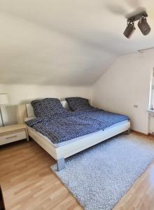 Postel nebo postele na pokoji v ubytování Ferienwohnung in Karlsbad