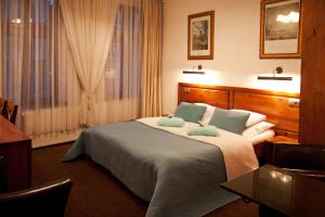 Posteľ alebo postele v izbe v ubytovaní Hotel Pod Orłem