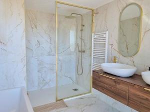 Et badeværelse på Casa B- Splendid rooftop overlooking the sea + 32 billeder