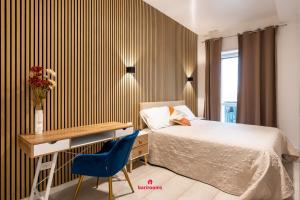 Postel nebo postele na pokoji v ubytování Suites 167