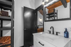 Ένα ή περισσότερα κρεβάτια σε δωμάτιο στο Shields Shalet - Meredith Lodging