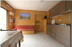 Кухня или мини-кухня в Casas da Gruta - Bungalows
